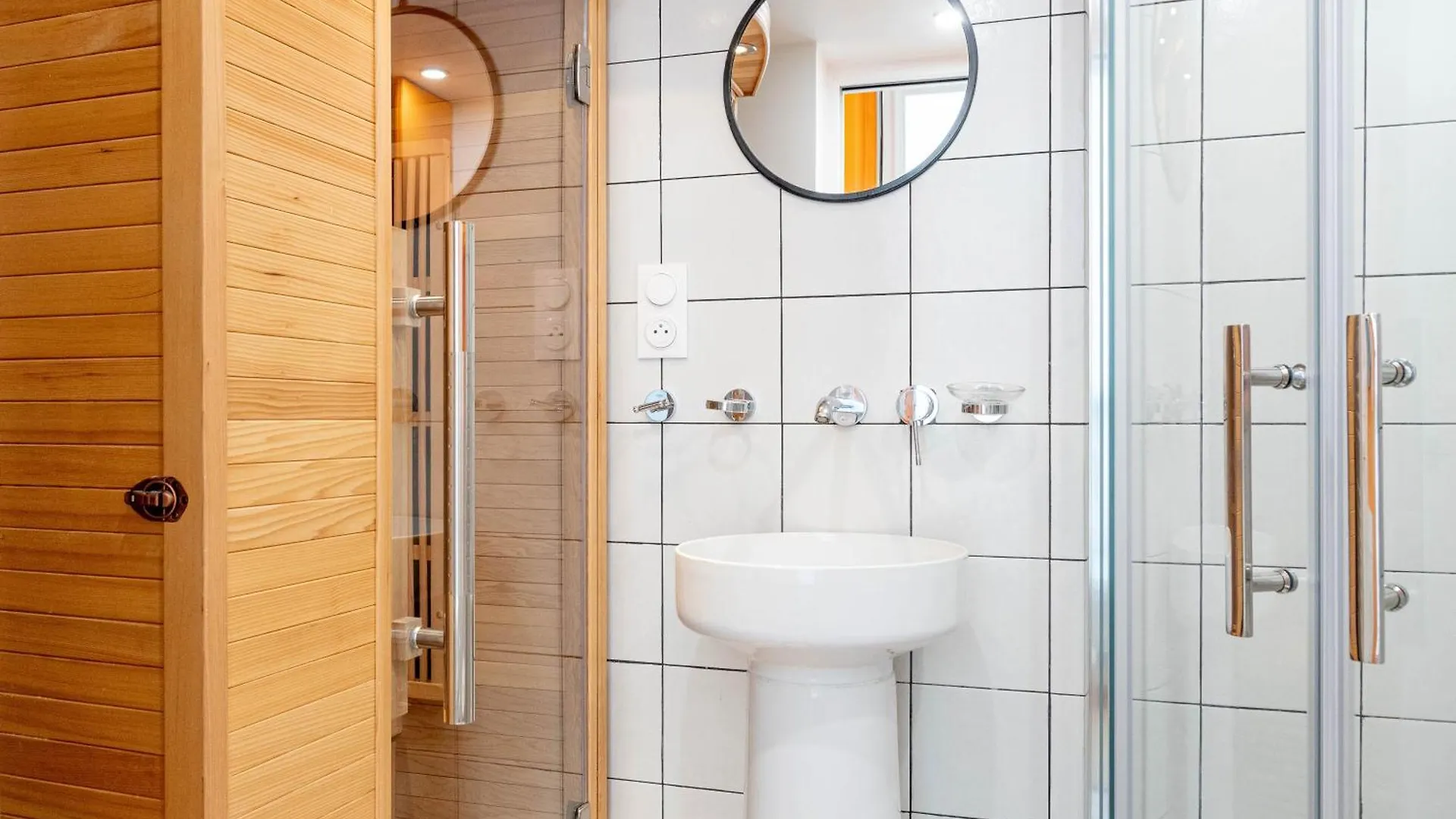 Lavie Maison Twin Sauna Studios Paris France